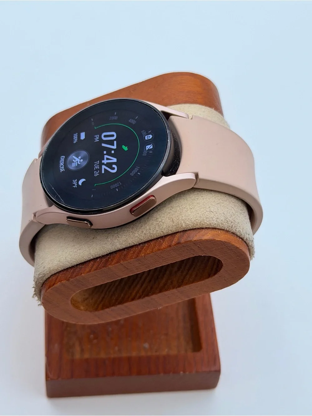 Samsung Galaxy Watch 4, 40mm, Charger included, rose gold & pink, Tested